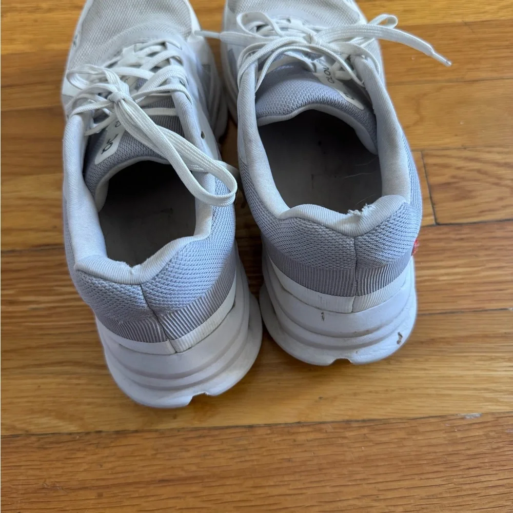 On CloudRunner Gray and White Womens sneakers Size 9.5 - Picture 3 of 11